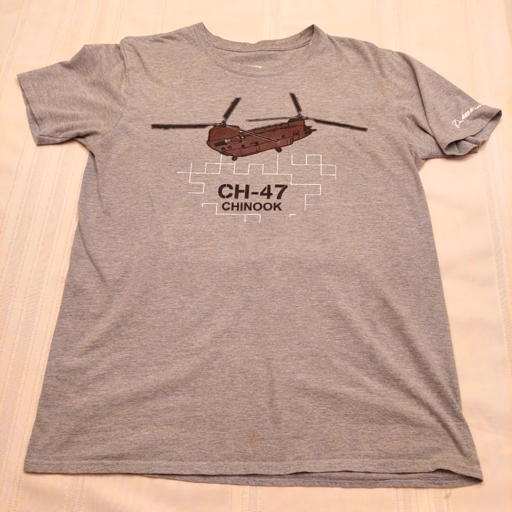Boeing CH-47 Chinook gray graphic t shirt. Size large